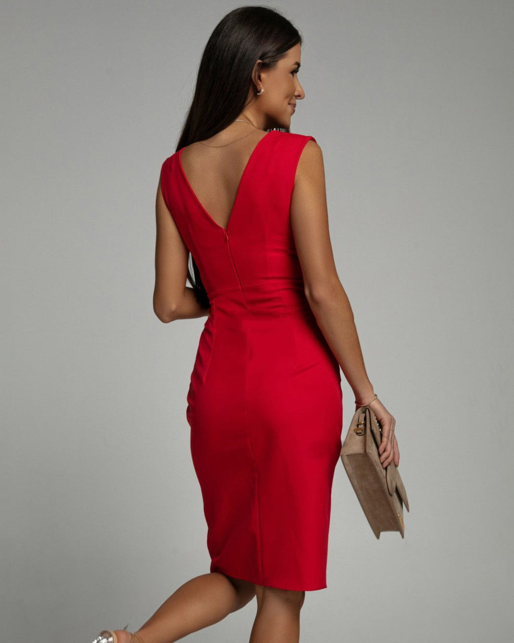 Lara | Vestido entallado con escote en pico y abertura