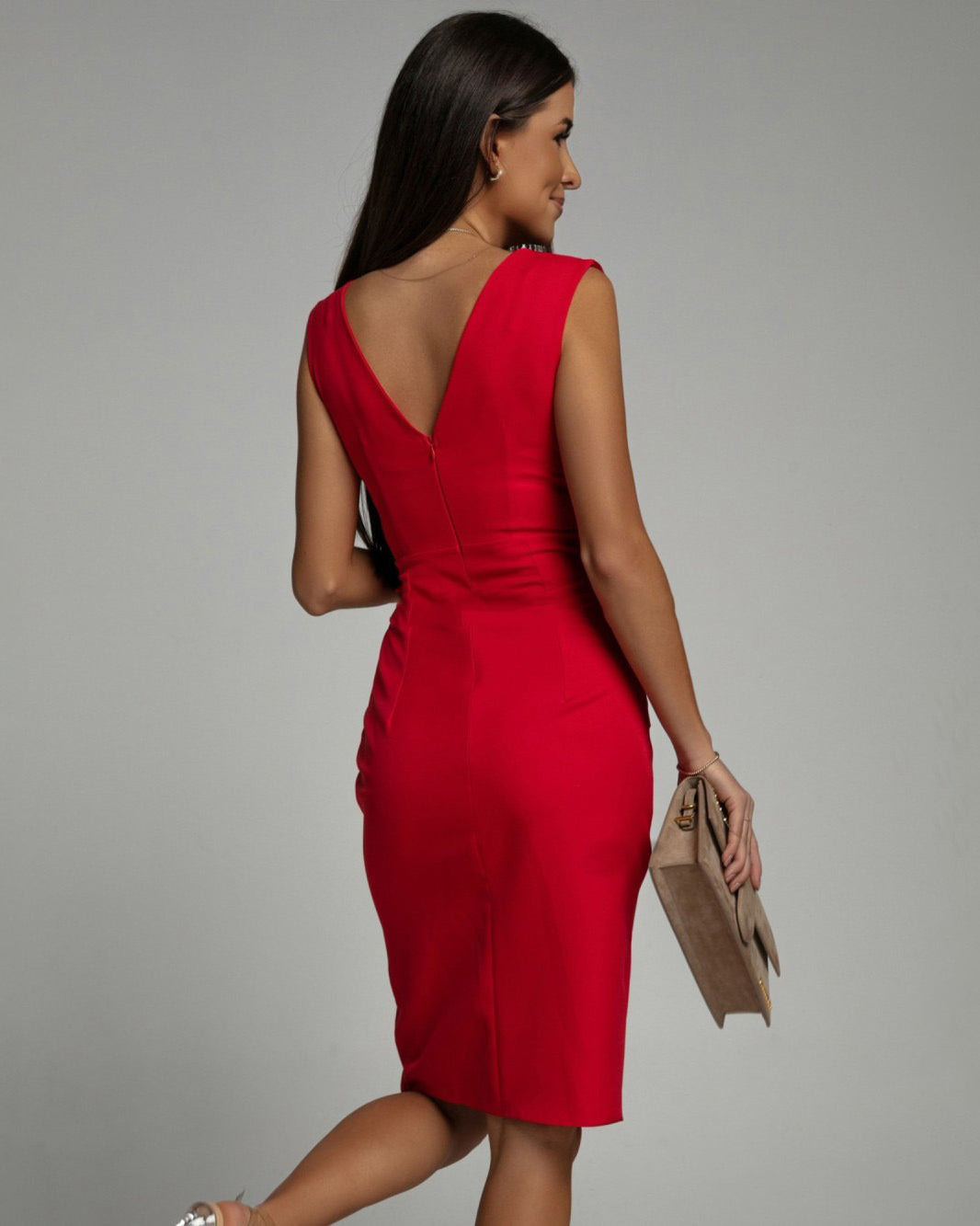 Lara | Vestido entallado con escote en pico y abertura