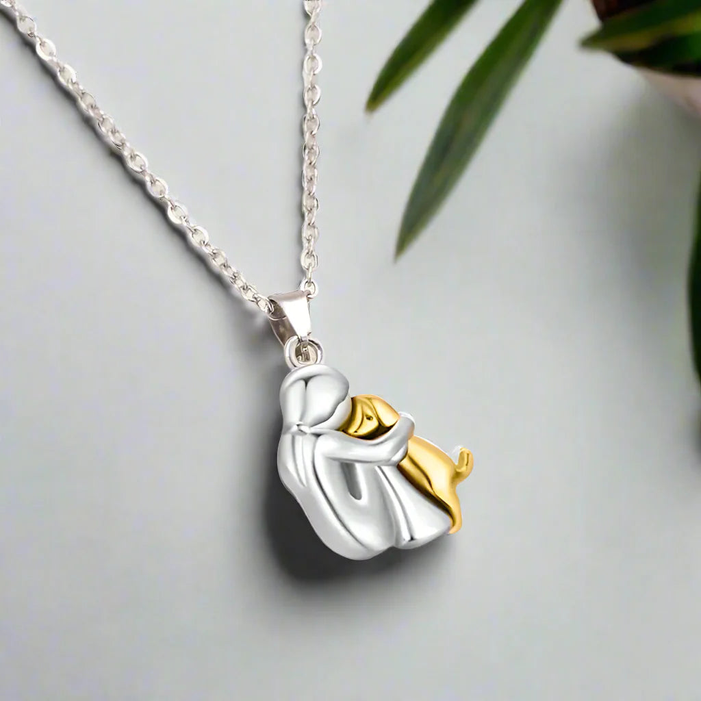 Olivia | Collar con colgante en forma de perro