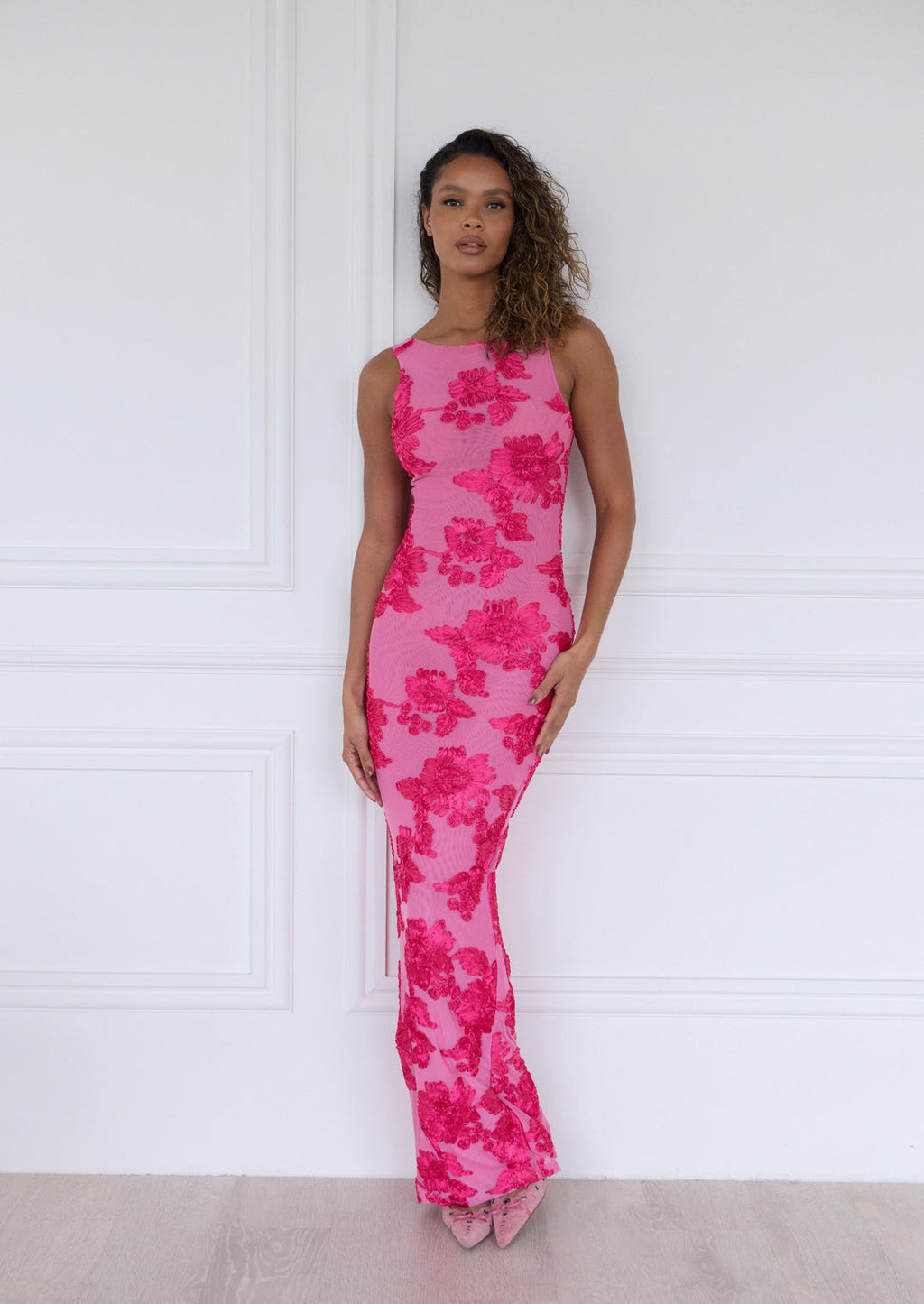 Bárbara | Vestido largo con apliques florales y malla
