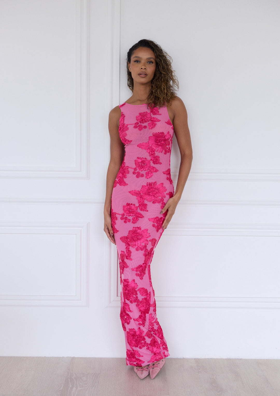Bárbara | Vestido largo con apliques florales y malla