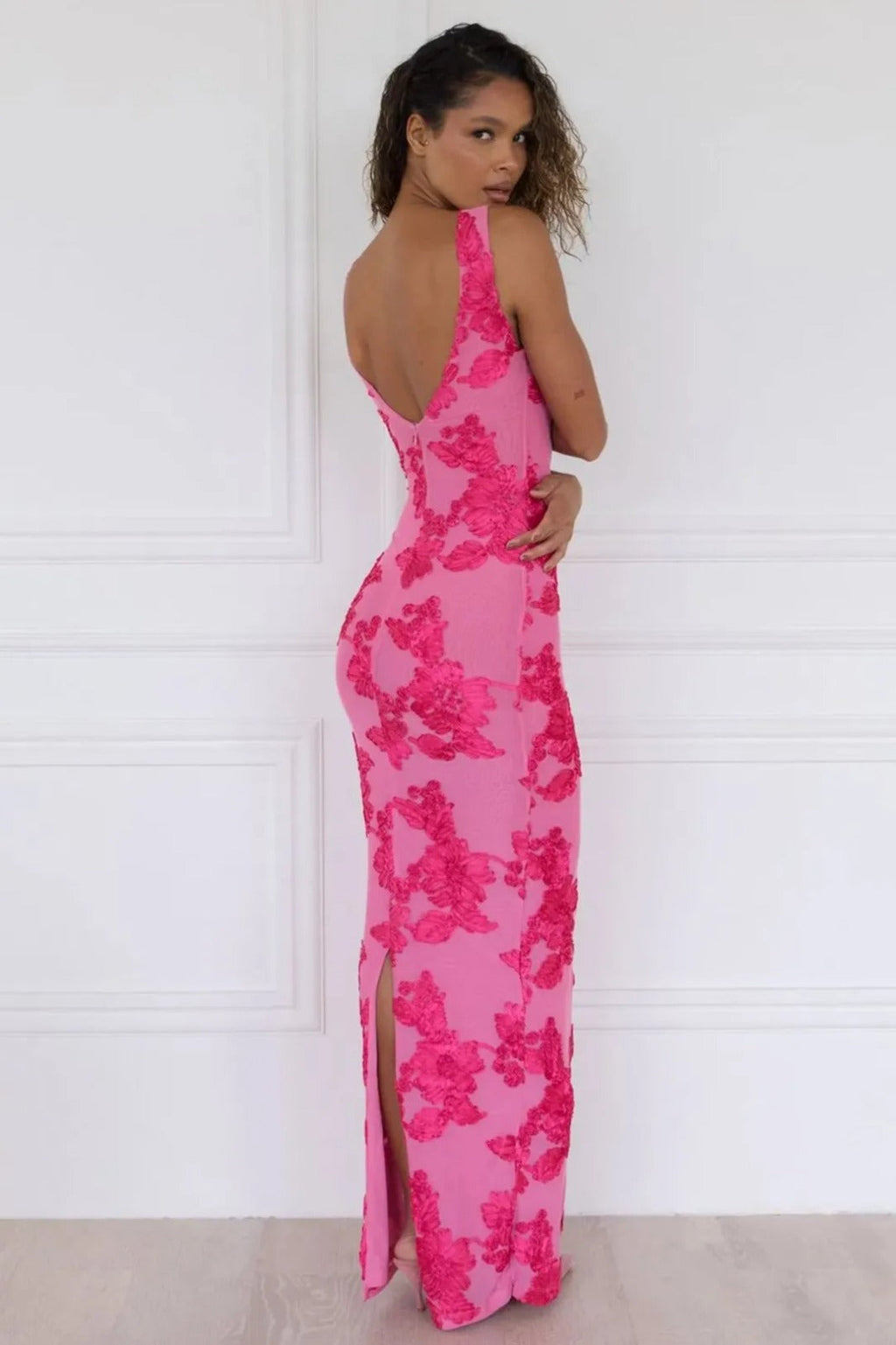 Bárbara | Vestido largo con apliques florales y malla