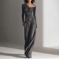 REBEL | Conjunto Gris Carbón Top Asimétrico Off-Shoulder y Pantalón Wide Leg Elegante