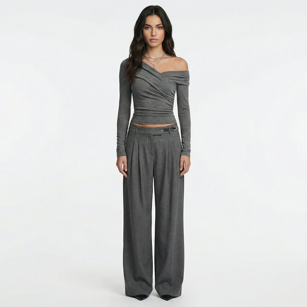 REBEL | Conjunto Gris Carbón Top Asimétrico Off-Shoulder y Pantalón Wide Leg Elegante